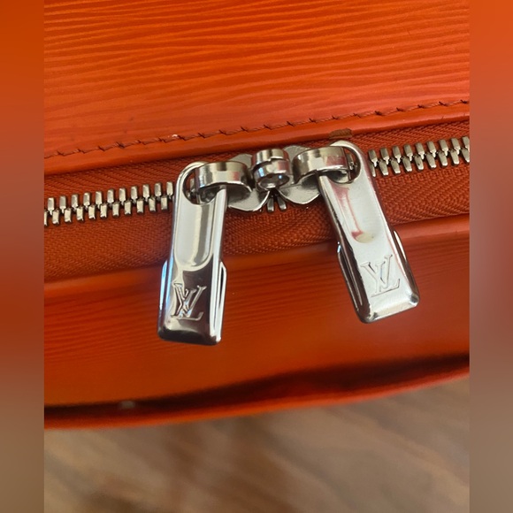 Louis vuitton Pegase 45 in Epi Orange with Raincoat Cover - Picture 8 of 16